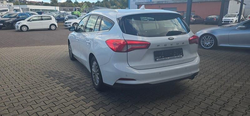 Gebraucht Ford Focus Titanium 120 PS (88 kW) 2020 Weiß Kombi