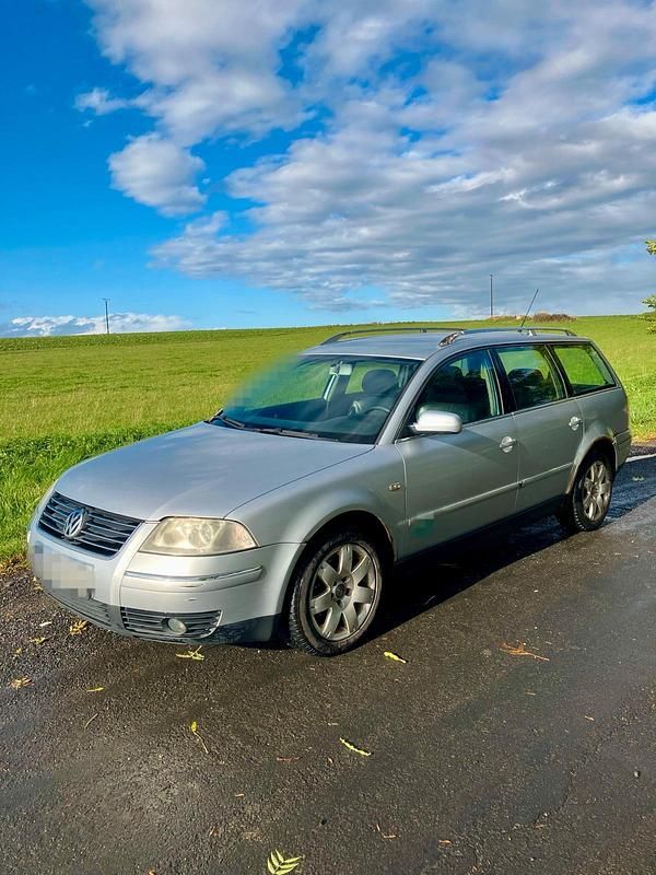 Silber Gebraucht 2003 VW Passat Kombi | 1.200 € (Guter Preis) - Bild 1/4