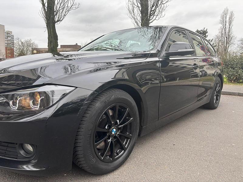 Gebraucht BMW 320 184 PS (135 kW) 2013 Schwarz Kombi