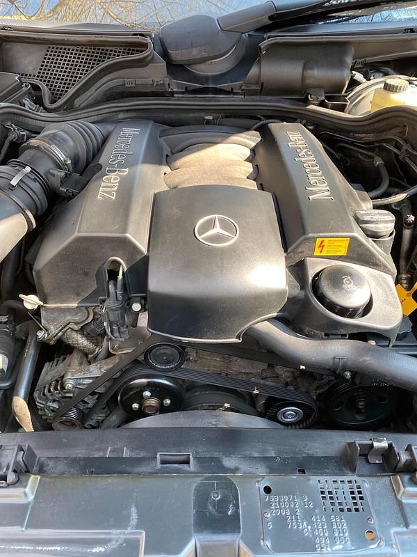 Gebraucht Mercedes E320 224 PS (164 kW) 2001 Grau Limousine