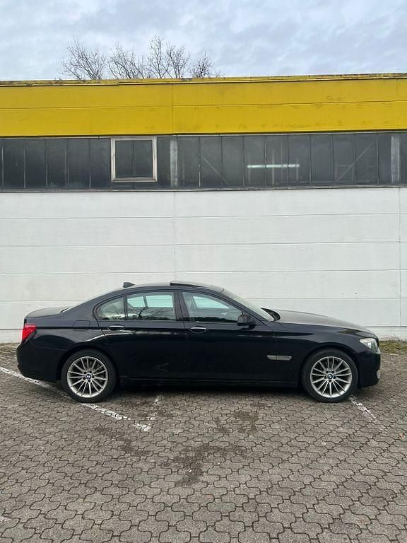 Gebraucht BMW 730 Sport Line 245 PS (180 kW) 2010 Schwarz Limousine