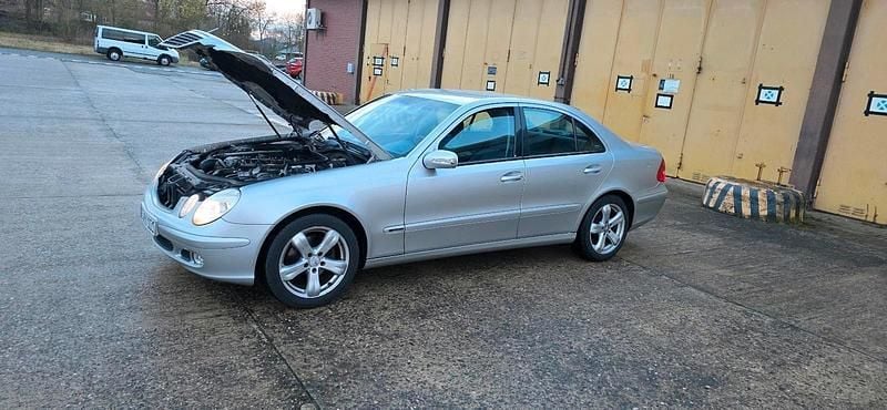 Second-hand Mercedes E270 190 CP (139 kW) 2002 Argintiu Berlinǎ