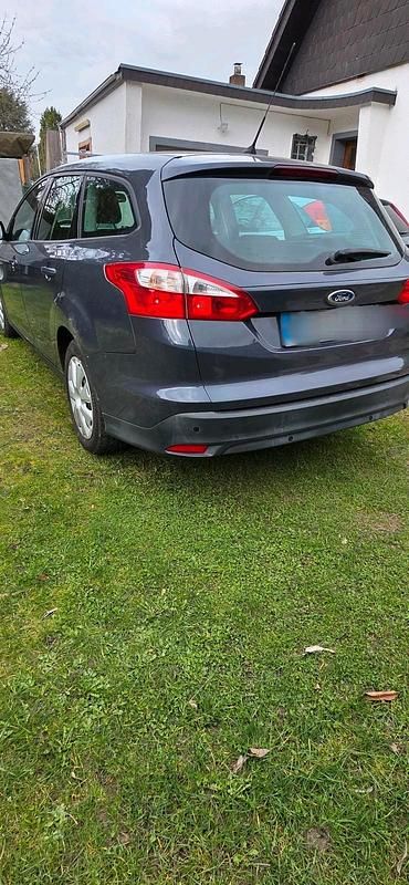 Gebraucht Ford Focus 100 PS (73 kW) 2013 Blau Kombi