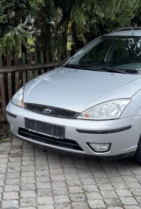 Second-hand Ford Focus Ambiente 101 CP (74 kW) 2004 Argintiu Break