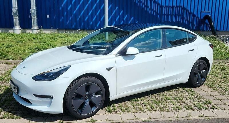 Weiß Gebraucht 2023 Tesla Model 3 Long Range Limousine | 33.900 € (Etwas zu teuer) - Bild 1/4