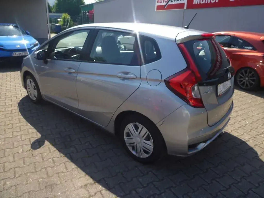 Gebraucht Honda Jazz Trend 102 PS (75 kW) 2017 Lunar silver m. Kleinwagen
