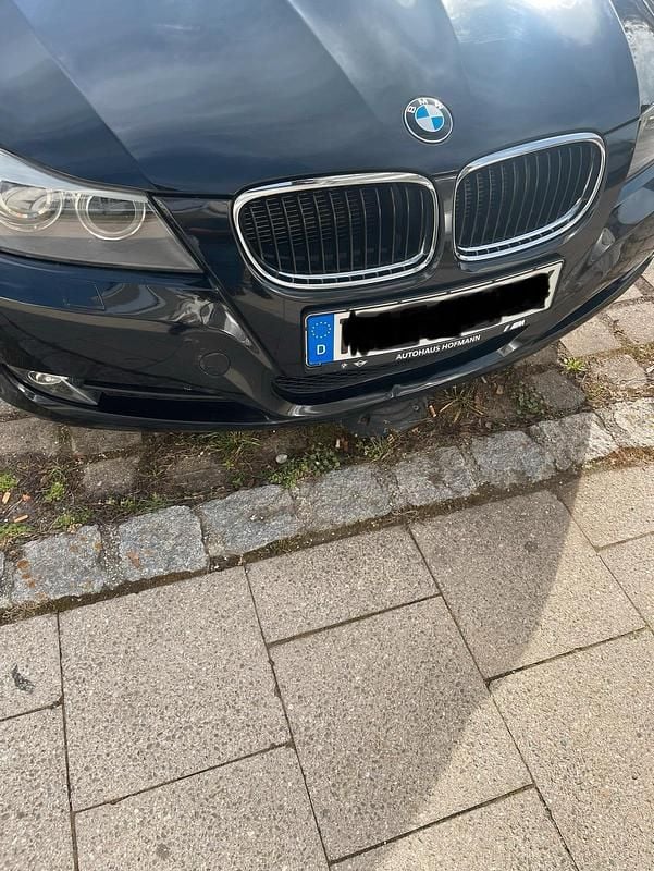 Gebraucht BMW 320 184 PS (135 kW) 2012 Schwarz Kombi