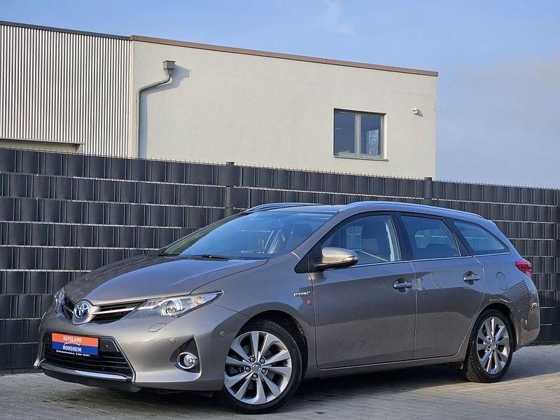 Braun Gebraucht 2013 Toyota Auris Touring Sports Life+ Kombi | 9.950 € (Fairer Preis) - Bild 1/4