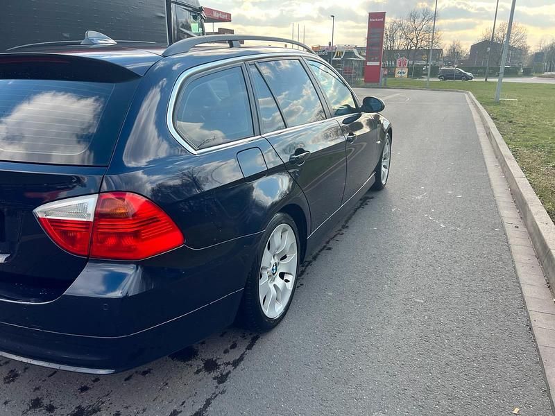 Gebraucht BMW 330 231 PS (169 kW) 2007 Schwarz Kombi