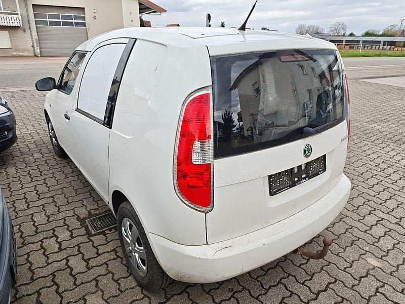 Gebraucht Skoda Roomster 69 PS (50 kW) 2012 Weiß Van / Kleinbus