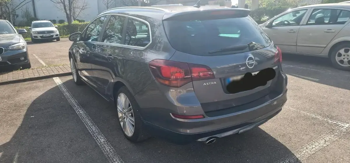 Gebraucht Opel Astra 180 PS (132 kW) 2011 Silber Kombi