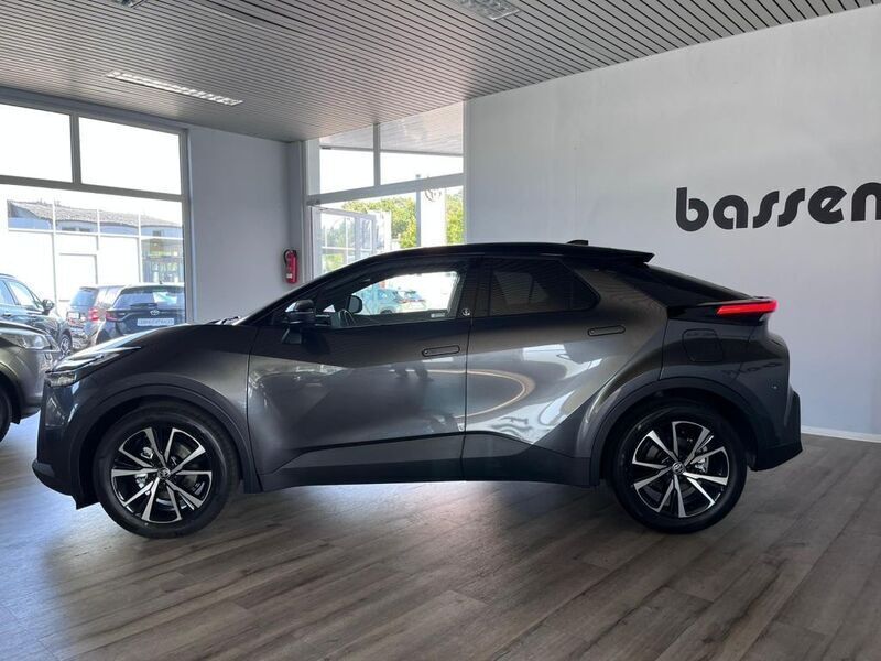 Gebraucht Toyota C-HR Team 140 PS (102 kW) 2023 Marlin grau metallic / dach schwarz SUV