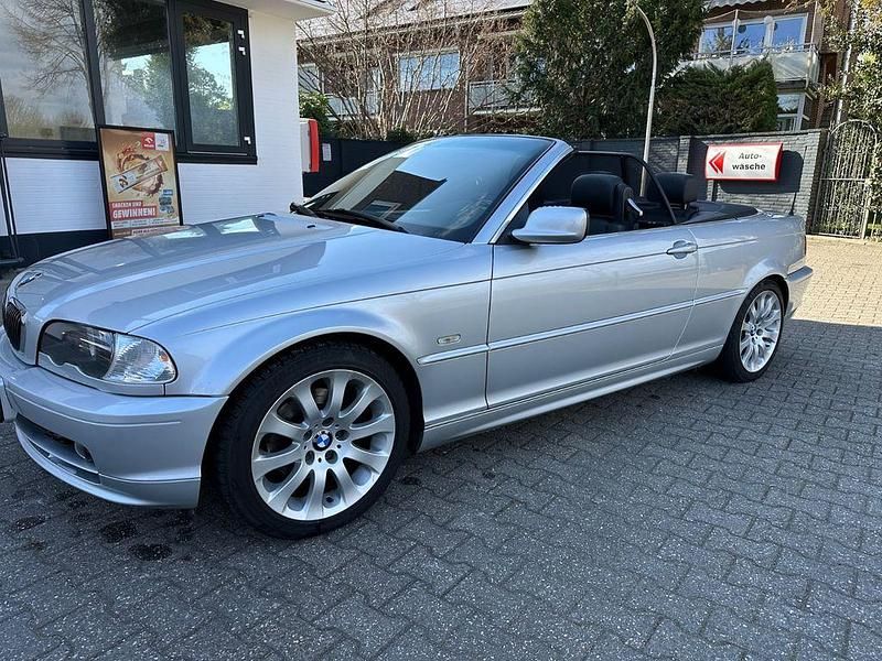 Gebraucht BMW 320 Cabriolet 170 PS (125 kW) 2001 Titansilber metallicsilber metallic Cabrio