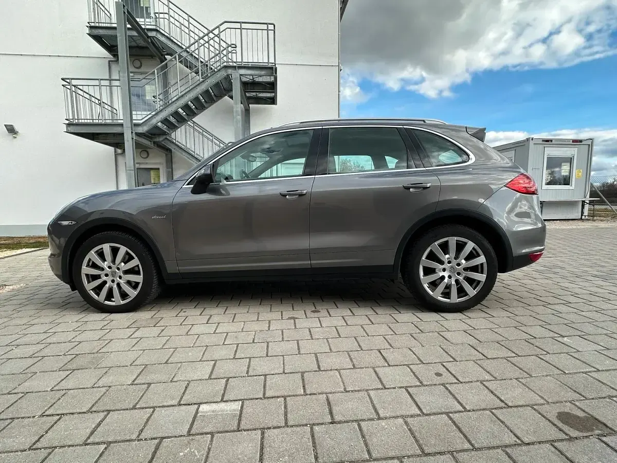 Second-hand Porsche Cayenne 245 CP (180 kW) 2011 Gri SUV