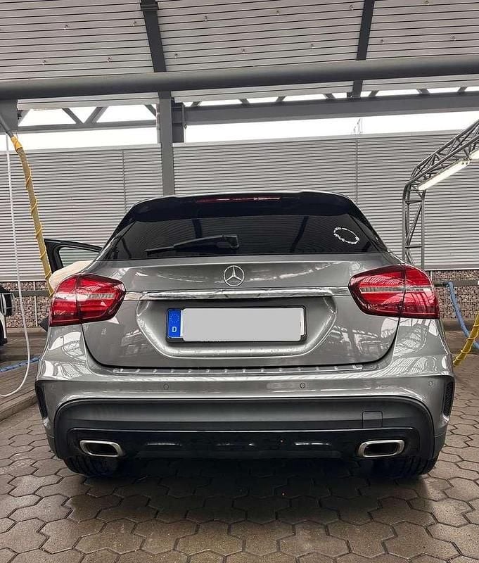 Gebraucht Mercedes GLA180 AMG line 122 PS (89 kW) 2017 Grau SUV