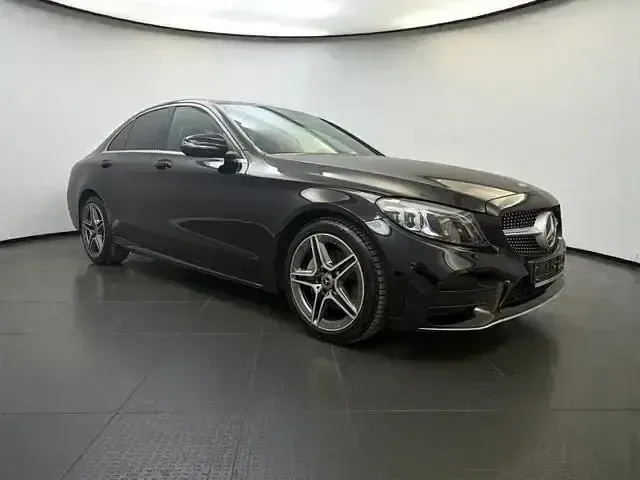Gebraucht Mercedes C180 AMG line 176 PS (129 kW) 2019 Obsidianschwarz Limousine
