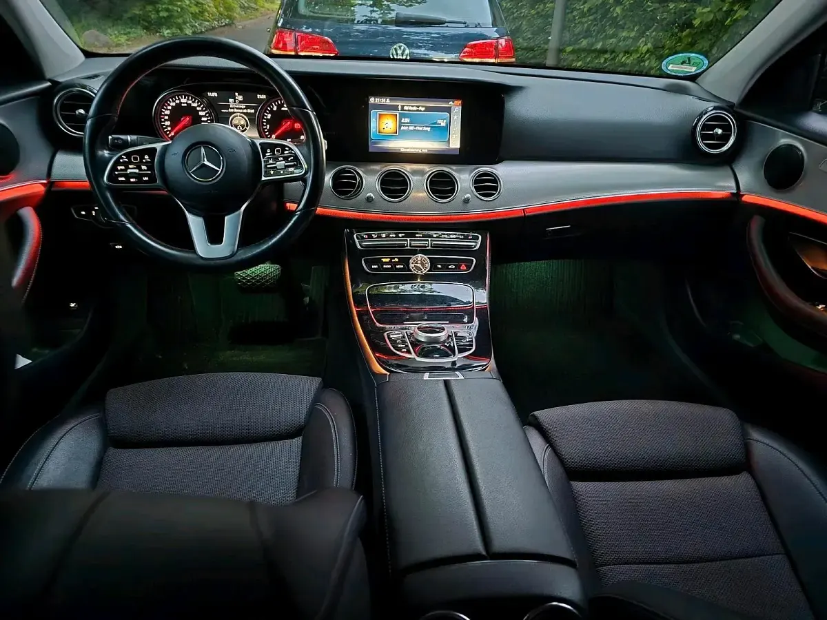 Gebraucht Mercedes E200 Avantgarde 184 PS (135 kW) 2018 Weiß Limousine