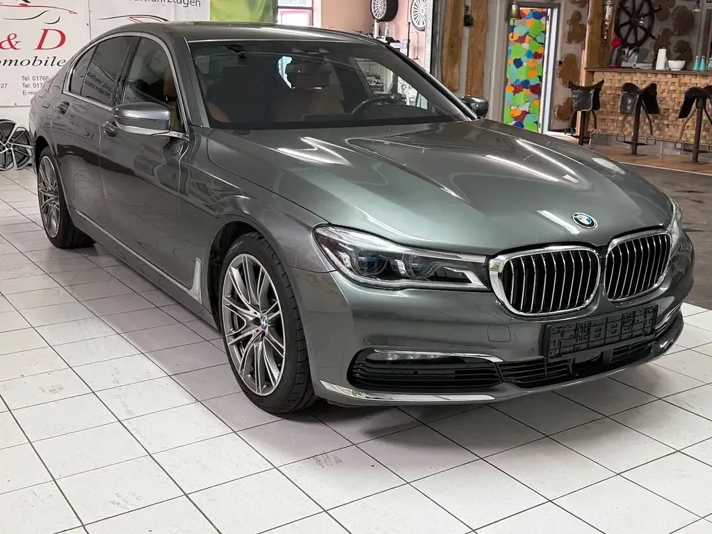 Gebraucht BMW 750 400 PS (294 kW) 2018 Grau Limousine
