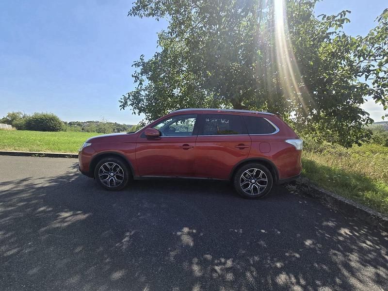 Rot Gebraucht 2015 Mitsubishi Outlander SUV | 11.000 € - Bild 1/4