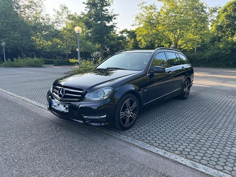 Schwarz Gebraucht 2014 Mercedes C180 Kombi | 9.999 € (Superpreis) - Bild 1/4