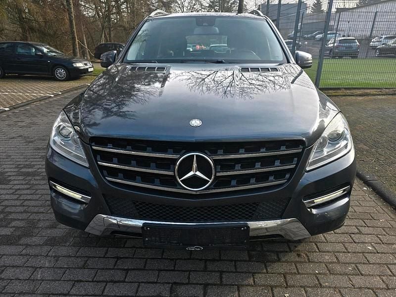 Gebraucht Mercedes ML250 204 PS (150 kW) 2012 Grau SUV
