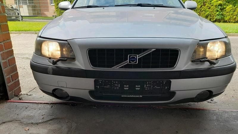 Silber Gebraucht 2001 Volvo S60 Limousine | 2.850 € (Etwas zu teuer) - Bild 1/4