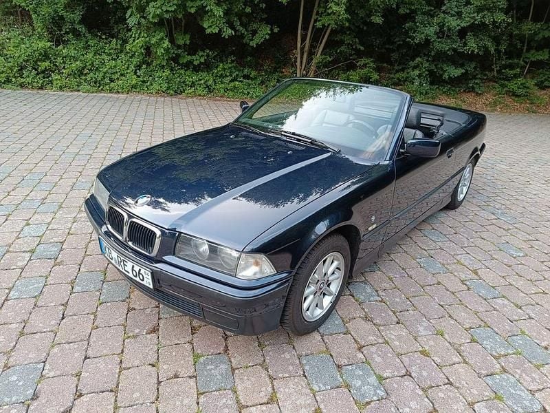 Blau Gebraucht 1999 BMW 318 Cabriolet Exclusive Cabrio | 10.111 € (Fairer Preis) - Bild 1/4