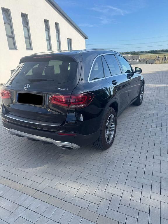 Gebraucht Mercedes GLC300e 194 PS (142 kW) 2021 Schwarz SUV