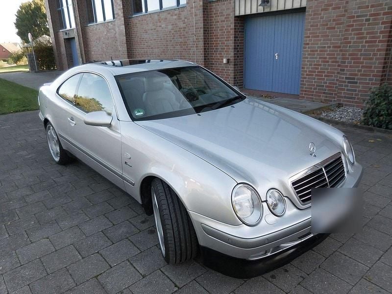 Silber Gebraucht 1998 Mercedes CLK230 Elegance Coupé | 4.990 € (Etwas zu teuer) - Bild 1/4