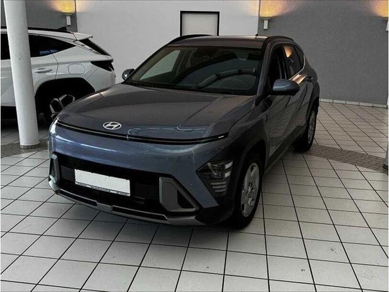 Abyss black Gebraucht 2023 Hyundai Kona Trend SUV | 24.950 € (Etwas zu teuer) - Bild 1/4