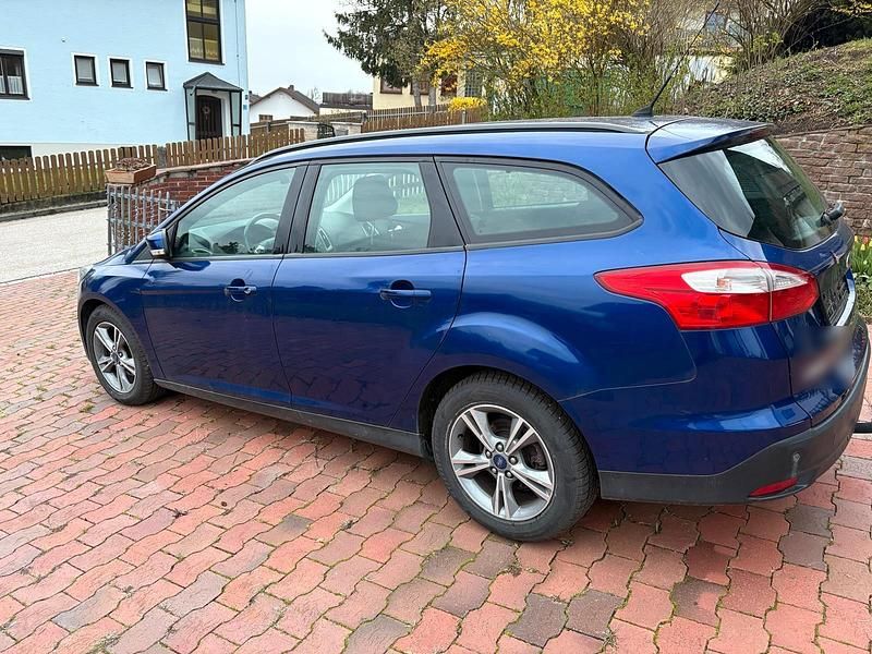 Gebraucht Ford Focus 2012 Blau Kombi