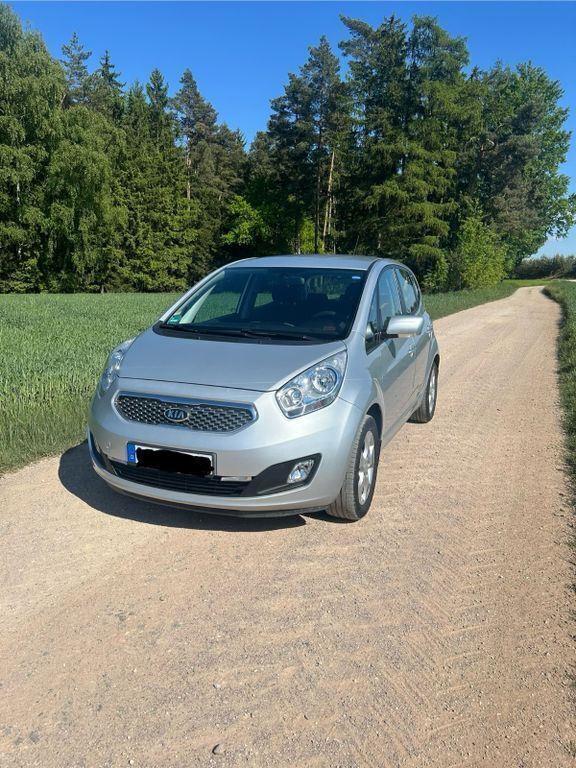 Grau Gebraucht 2011 Kia Venga Edition 7 Kleinwagen | 7.100 € (Fairer Preis) - Bild 1/4