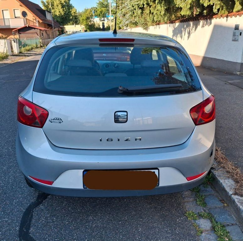 Silber Gebraucht 2009 Seat Ibiza Reference Limousine | 2.500 € (Fairer Preis) - Bild 1/4