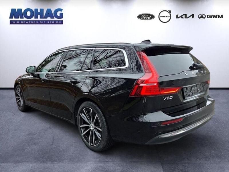 Gebraucht Volvo V60 Core 350 PS (257 kW) 2022 Schwarz Kombi