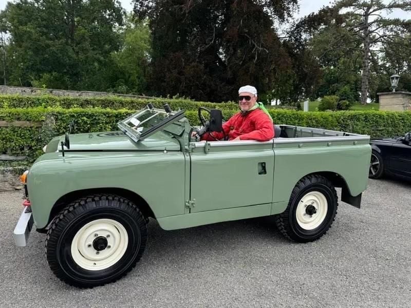 Grün Gebraucht 1961 Land Rover 2 SUV | 24.750 € - Bild 1/4