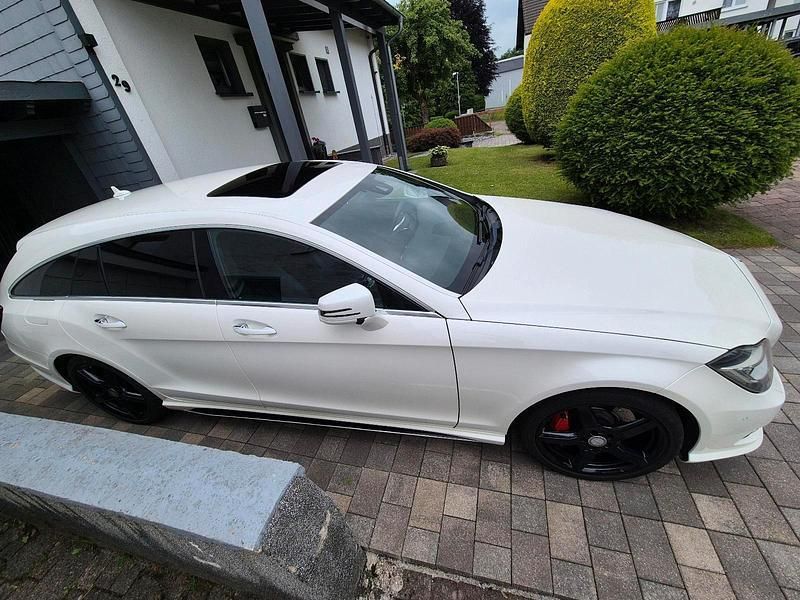 Weiß Gebraucht 2014 Mercedes CLS500 Kombi | 28.001 € (Guter Preis) - Bild 1/4