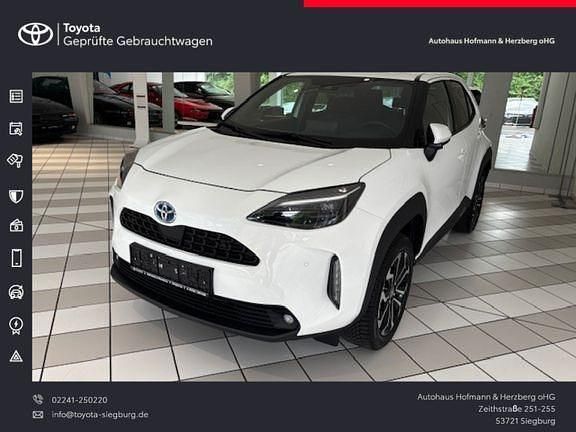 Schneeweiß Gebraucht 2023 Toyota Yaris Hybrid Connect Style | 25.900 € (Fairer Preis) - Bild 1/4