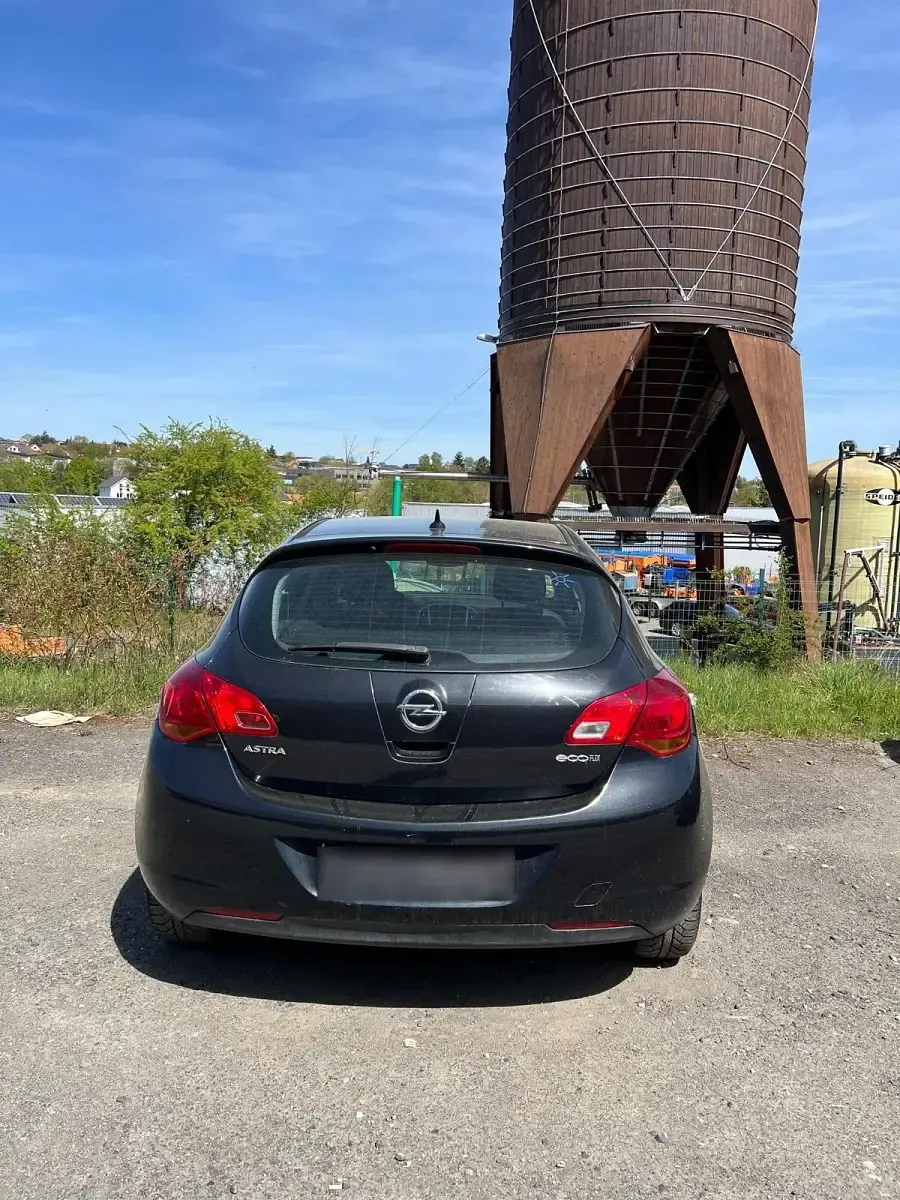 Gebraucht Opel Astra 87 PS (63 kW) 2012 Schwarz Kleinwagen