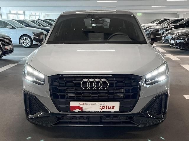 Gebraucht Audi Q2 S-Line 150 PS (110 kW) 2024 1x pfeilgrau perleffekt SUV