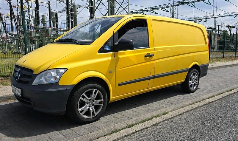 Gelb Gebraucht 2010 Mercedes Vito Van / Kleinbus | 5.799 € - Bild 1/4