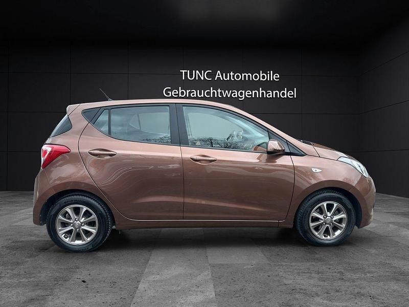 Gebraucht Hyundai i10 YES! 87 PS (63 kW) 2015 Braun Kleinwagen