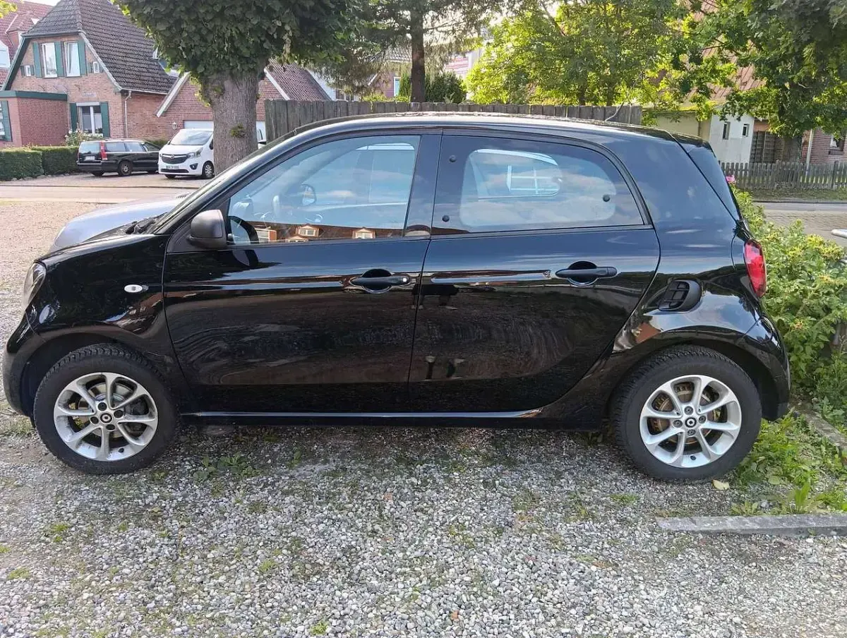 Gebraucht Smart ForFour 71 PS (52 kW) 2018 Schwarz Kleinwagen