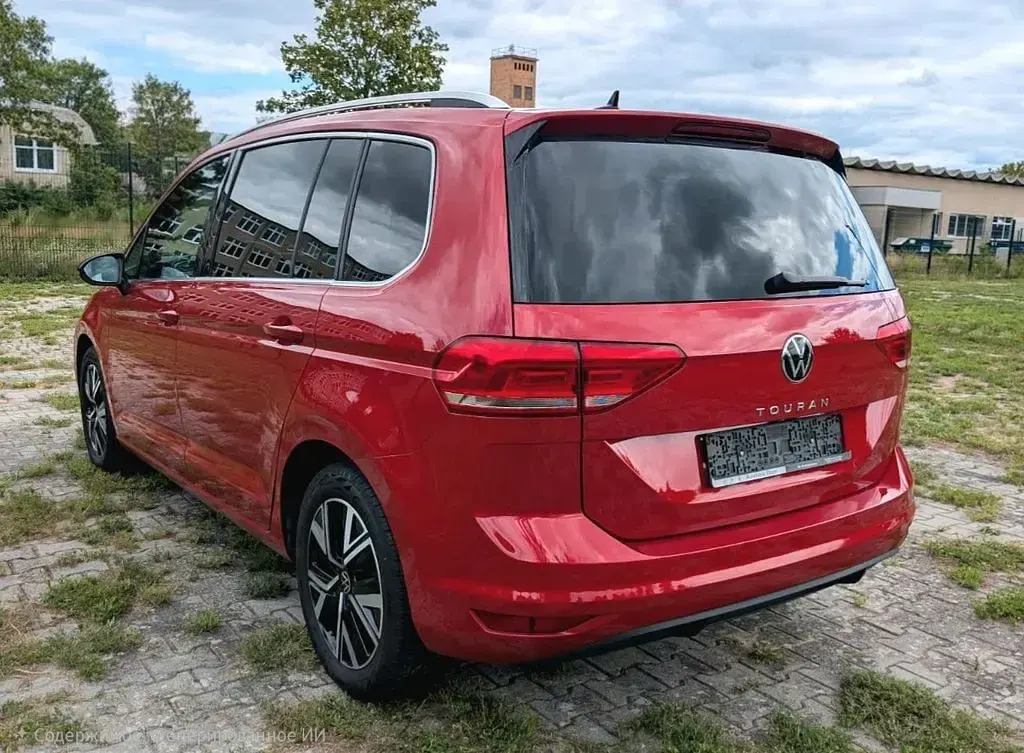 Gebraucht VW Touran Highline 150 PS (110 kW) 2023 Rot Van / Kleinbus