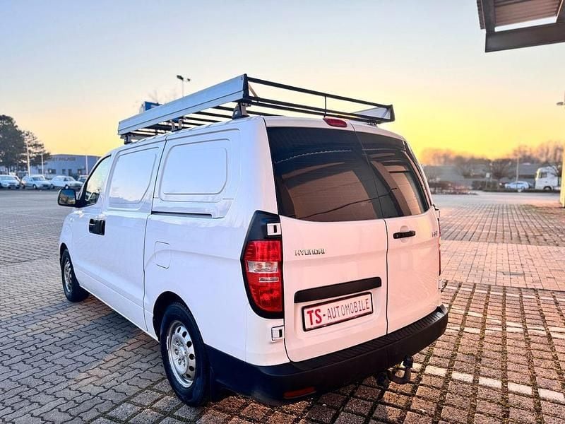Gebraucht Hyundai H-1 170 PS (125 kW) 2016 Weiß Van / Kleinbus