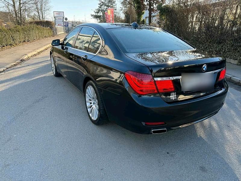 Gebraucht BMW 740 306 PS (225 kW) 2011 Schwarz Limousine