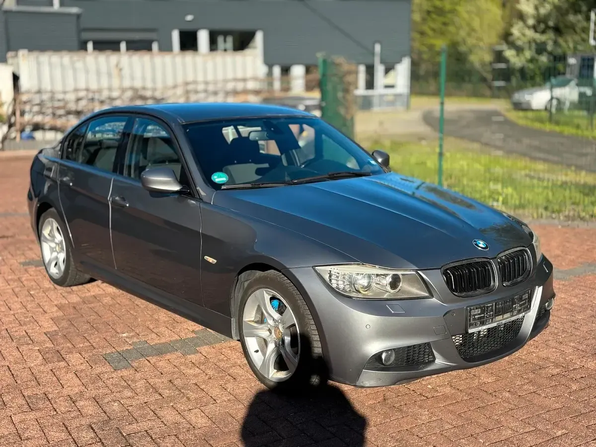 Gebraucht BMW 320 M Sport 184 PS (135 kW) 2011 Grau Limousine