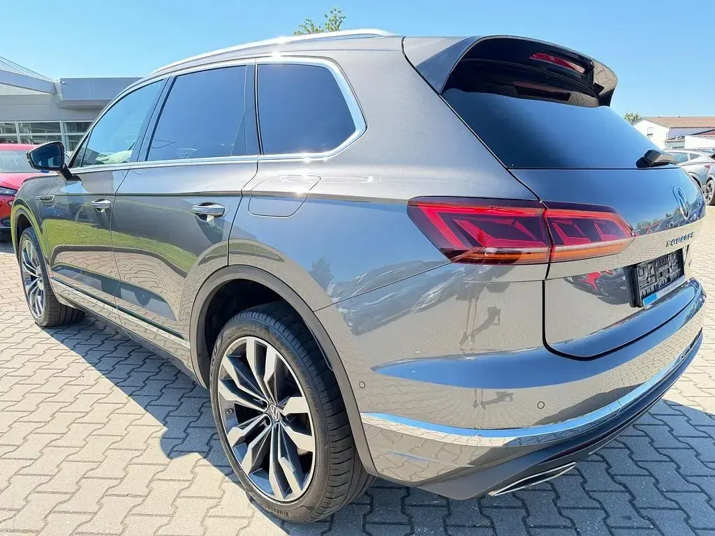Gebraucht VW Touareg Elegance 381 PS (280 kW) 2023 Grau SUV
