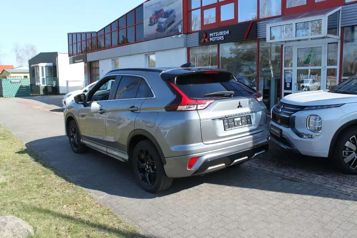 Gebraucht Mitsubishi Eclipse Cross Select 188 PS (138 kW) 2022 Platinumgrau SUV