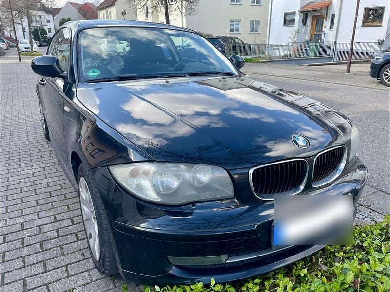 Gebraucht BMW 116 122 PS (89 kW) 2011 Schwarz Kleinwagen