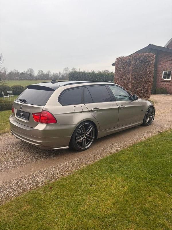 Gebraucht BMW 320 Comfort Edition 184 PS (135 kW) 2011 Braun Kombi